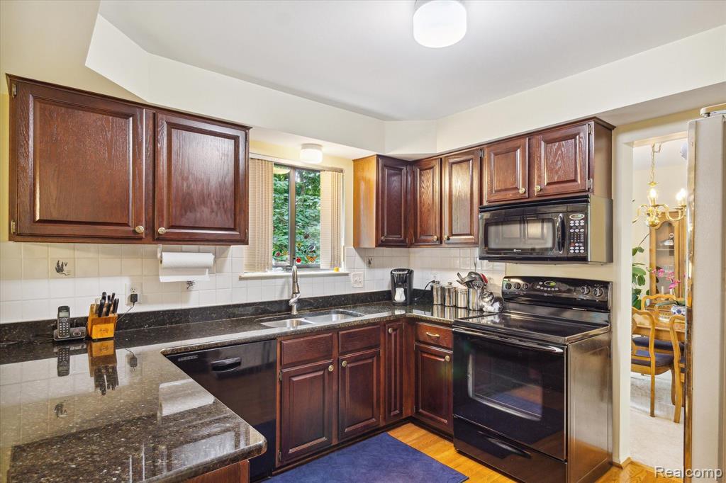 2220 Hickory Leaf Drive Rochester Hills, MI 48309 - Photo 20 of 60