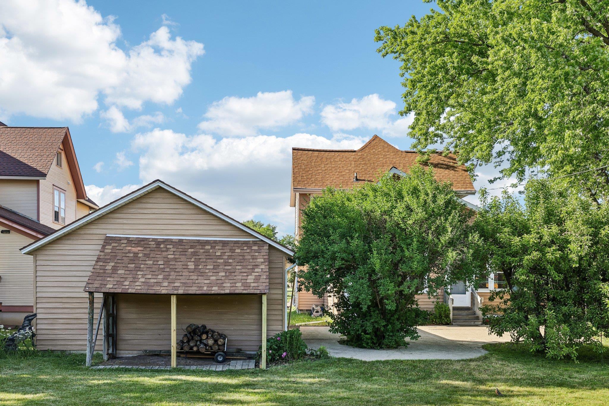 202 West 3rd Street Waunakee, WI 53597 - Photo 42 of 48
