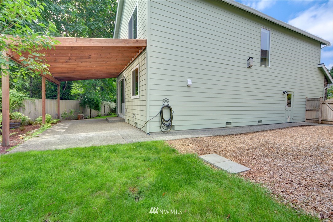 16229 35th Park Southeast Bothell, WA 98012 - Photo 21 of 23 a backyard of a house with table and chairs
