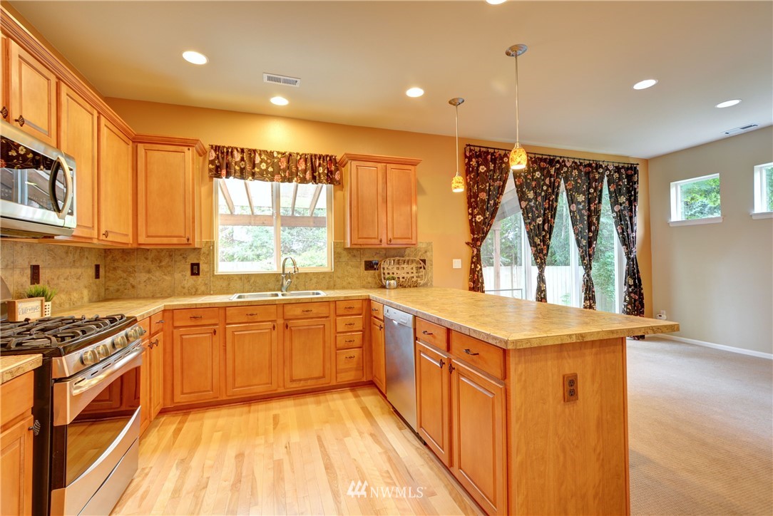 16229 35th Park Southeast Bothell, WA 98012 - Photo 8 of 23 a kitchen with stainless steel appliances granite countertop a stove and a sink