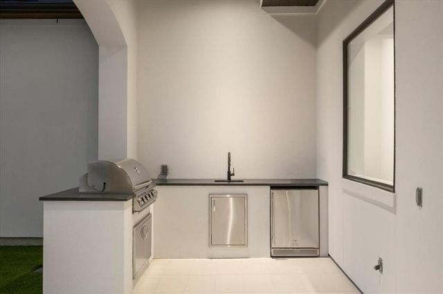 a close view of sink