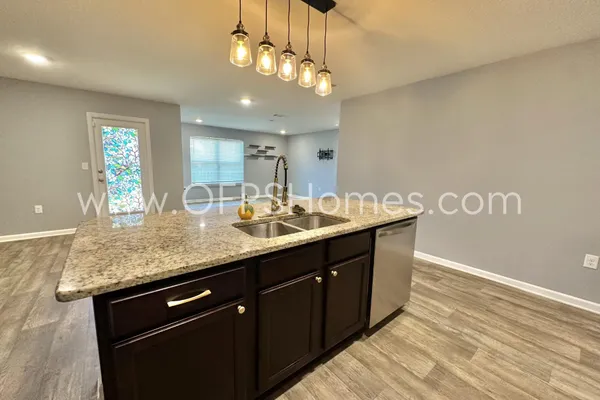 $2,300 | 812 Moorhen Way, Crestview, FL 32539