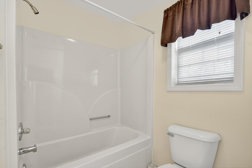 12 Sunset Court Blue Ridge, GA 30513 - Photo 12 of 23 a bathroom with a toilet and a bathtub