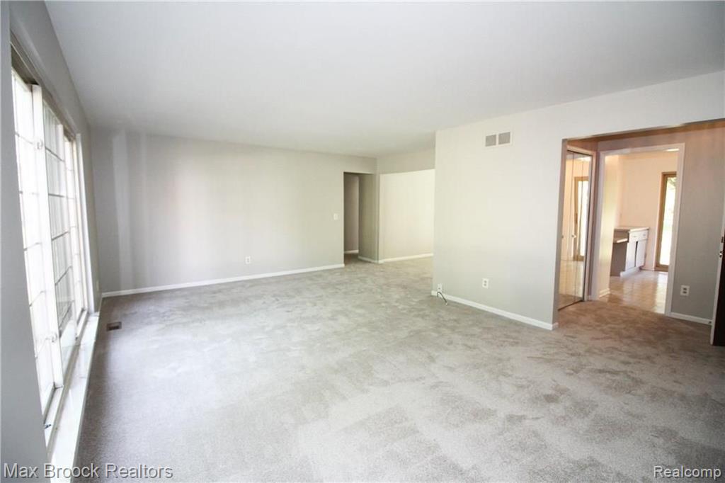 29676 Middlebelt Road Farmington Hills, MI 48334 - Photo 5 of 34