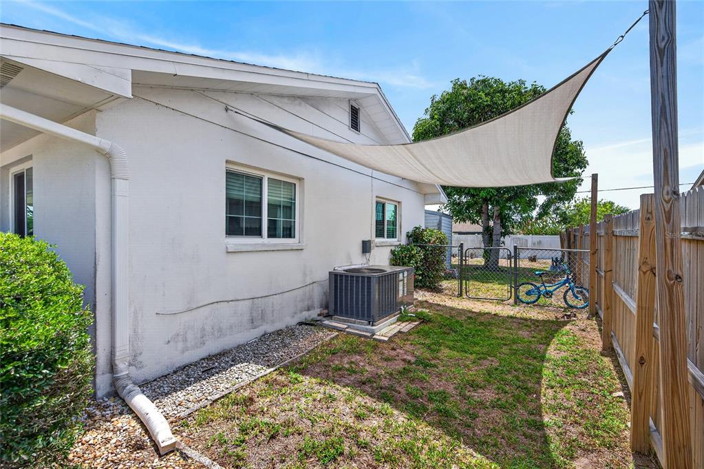 532 Center Road Venice, FL 34285 - Photo 14 of 68 a view of a backyard with a garden and plants