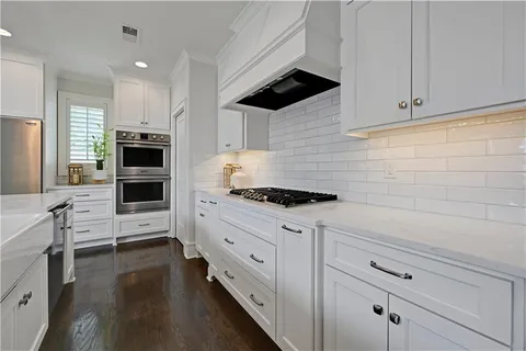 $1,949,000 | 5004 West 70th Street, Prairie Village, KS 66208