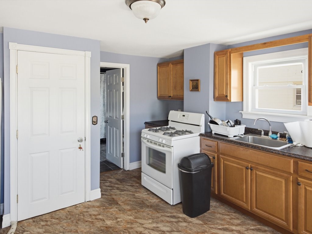 24 Pleasant Street Westerly, RI 02891 - Photo 15 of 34