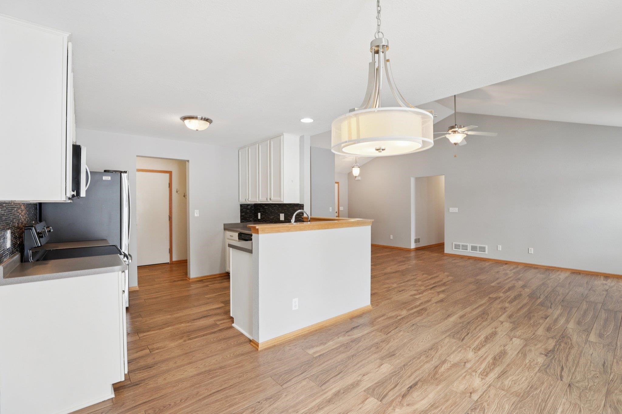 104 Ridgeline Drive Columbus, WI 53925 - Photo 5 of 44