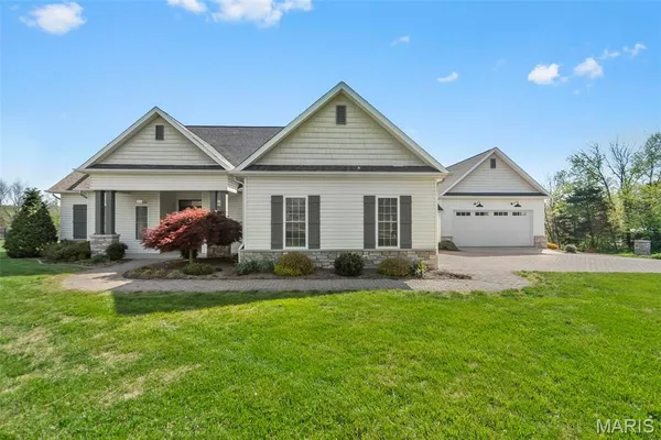 $725,000 | 124 Quarterback Ridge, Jackson, MO 63755
