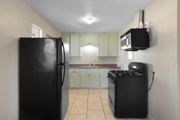 $1,500 | 4232 North 33rd Drive, Phoenix, AZ 85017