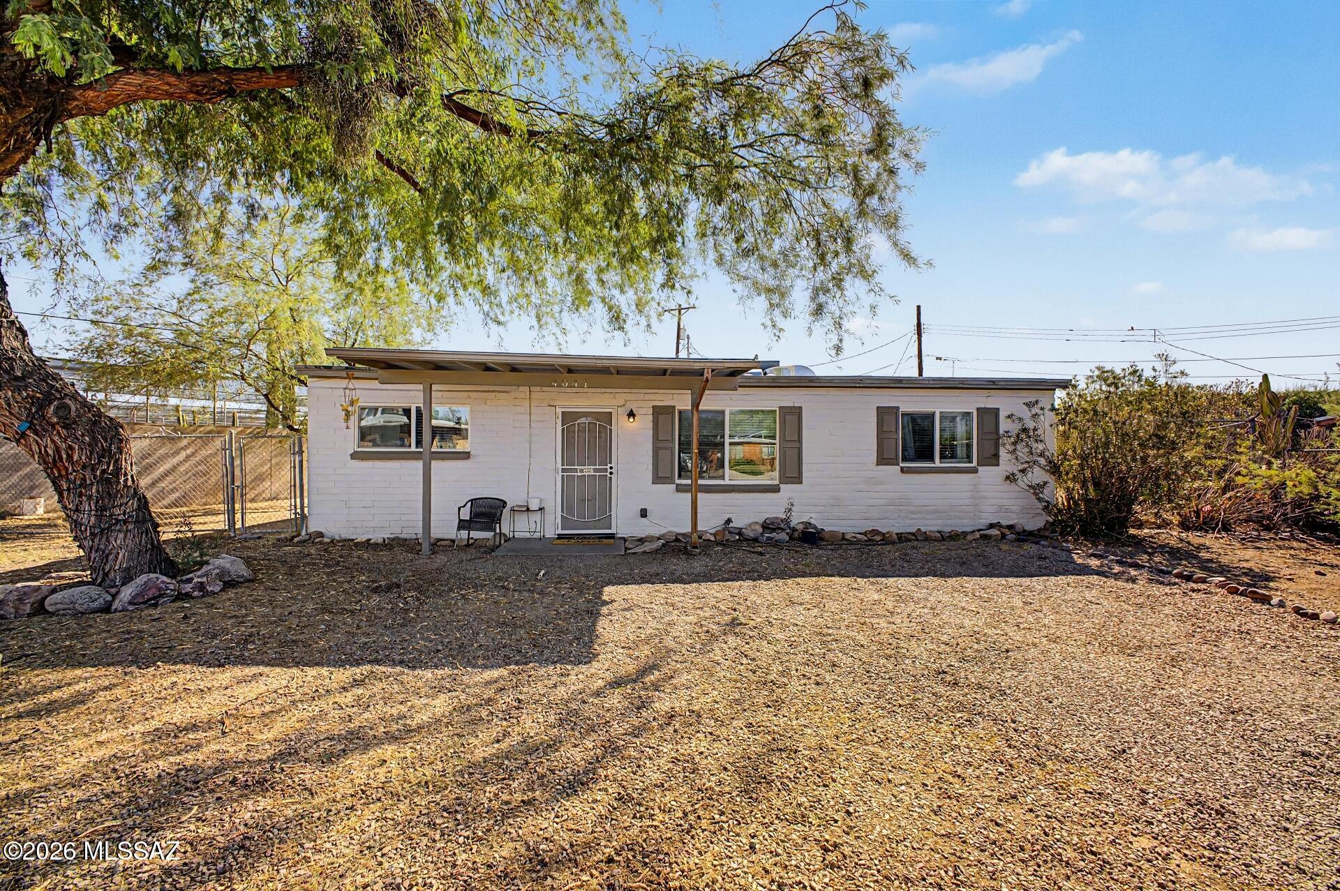 4041 North Ray Place Tucson, AZ 85705 - Photo 1 of 18 02-Ray