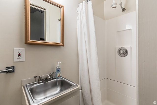 21 North Main Street Kingston, UT 84743 - Photo 77 of 107 Bathroom featuring a sink and a shower stall