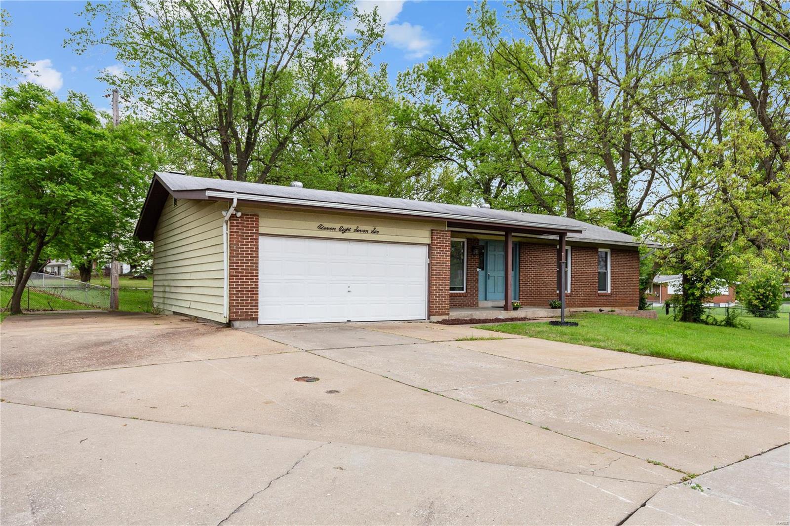 11876 Lusher Road St. Louis, MO 63138 - Photo 2 of 20 Gallery Image 2