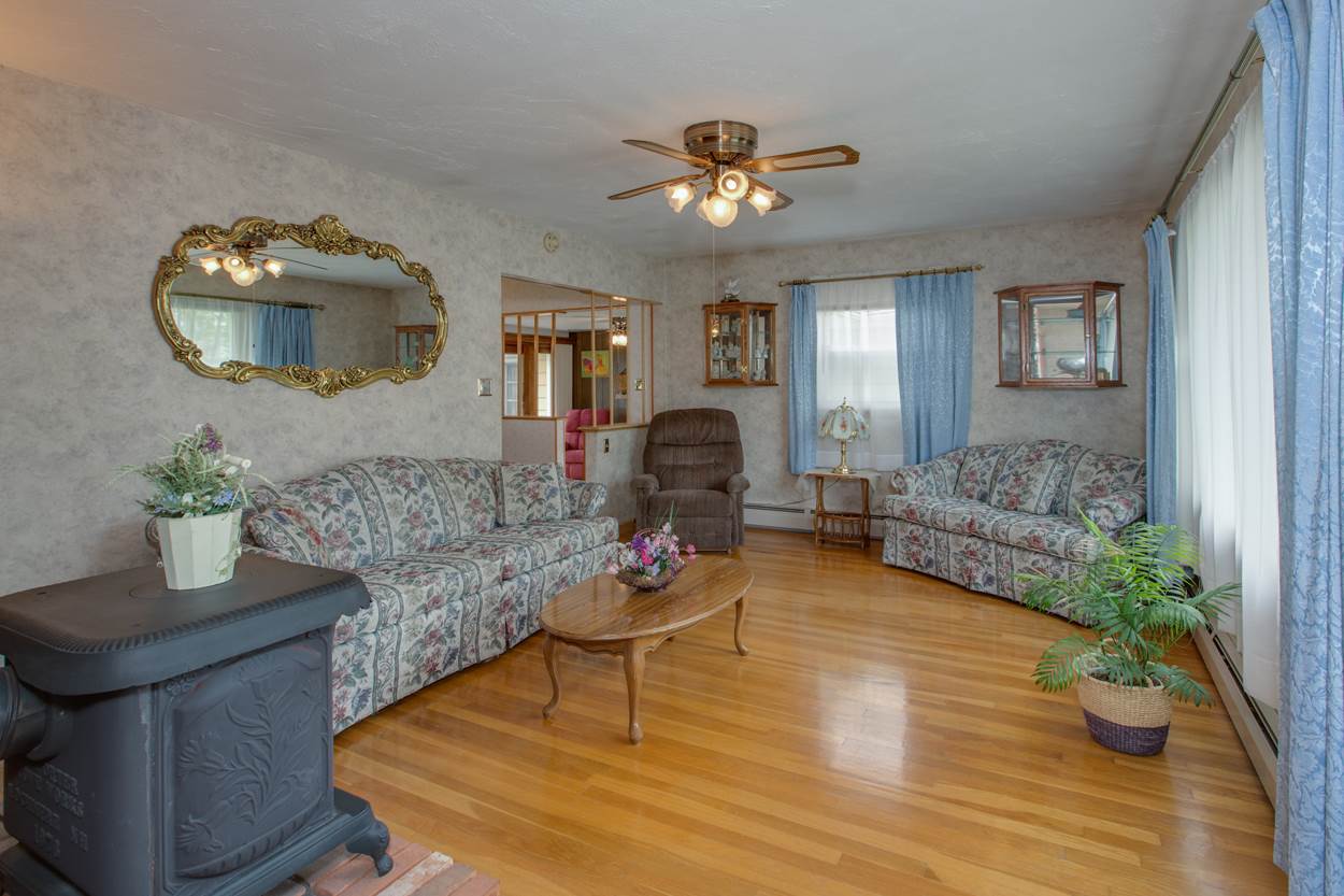 159 Maple Street Manchester, NH 03103 - Photo 4 of 29 Gallery Image 4