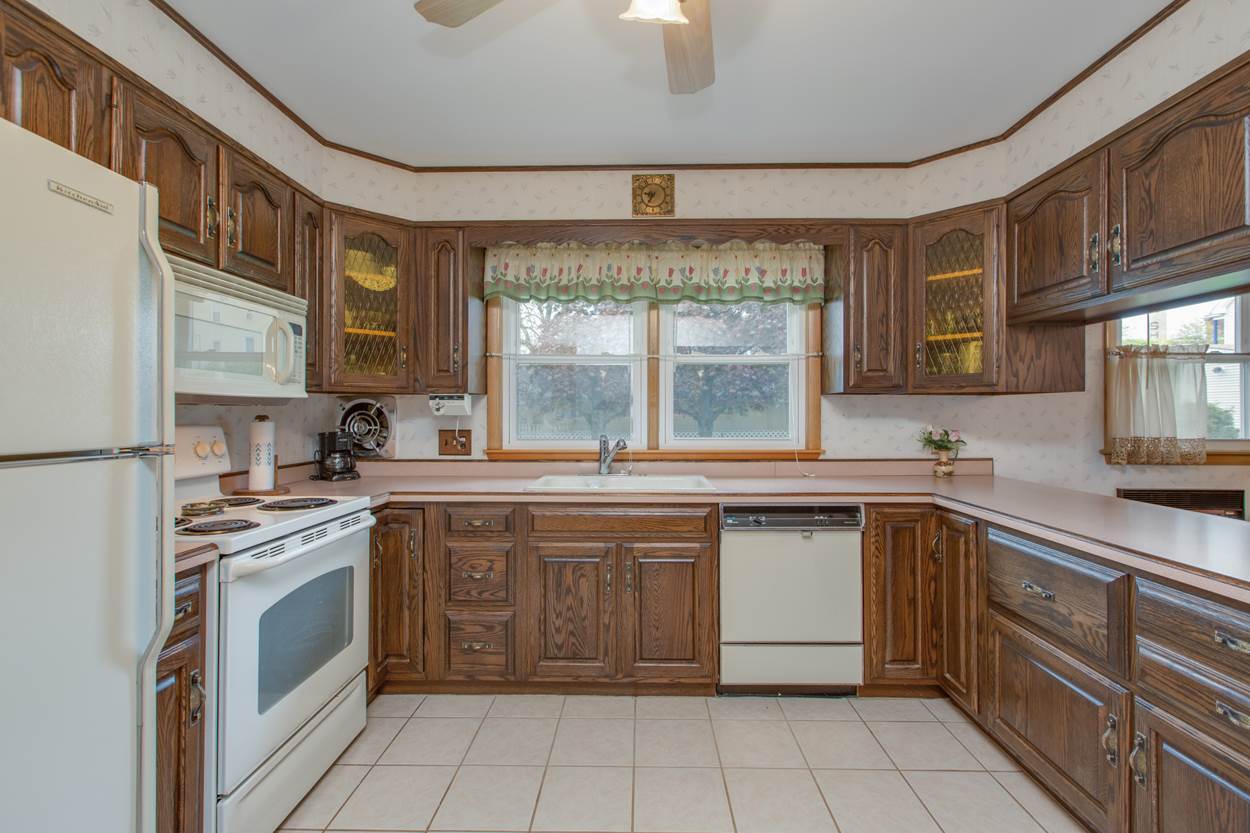 159 Maple Street Manchester, NH 03103 - Photo 6 of 29 Gallery Image 6