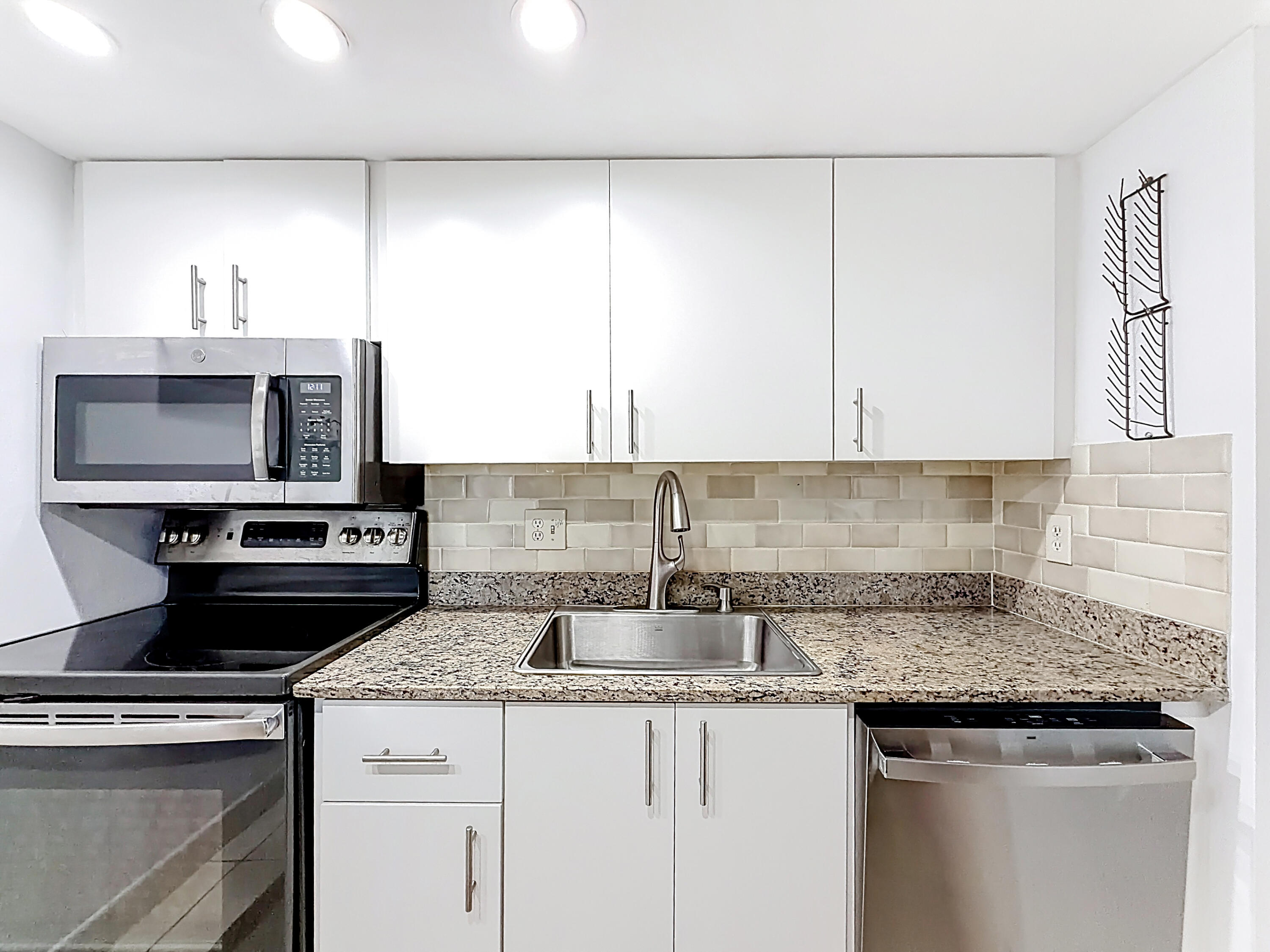 755 Dotterel Road, Unit 1411 Delray Beach, FL 33444 - Photo 5 of 51 755 Dotterel Road- Kitchen