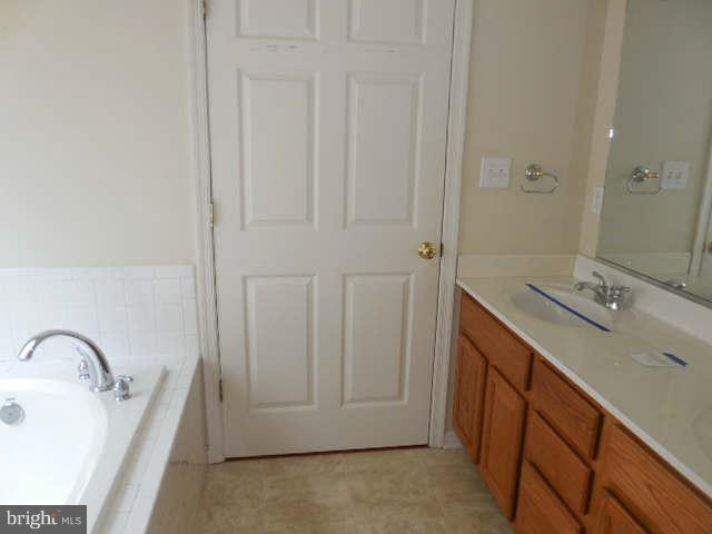 14591 Round Hill Road King George, VA 22485 - Photo 24 of 30 Bath (Master)