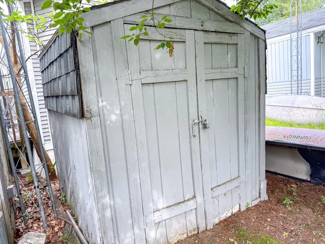 a view of walk in closet