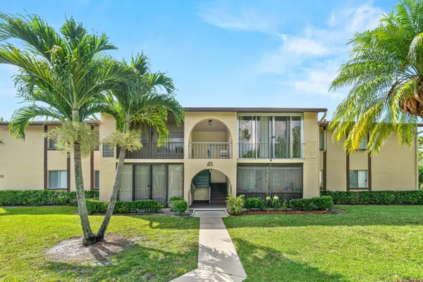 $155,000 | 223 Pine High Occupancy Vehicle Circle, Unit A2, Greenacres, FL 33463