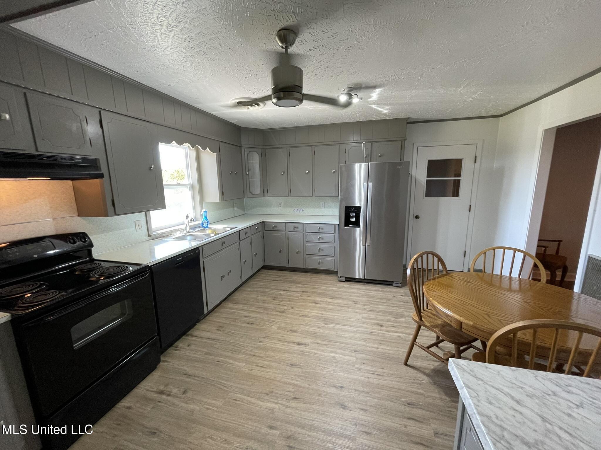 123 Leming Road Braxton, MS 39044 - Photo 6 of 39 IMG_2312
