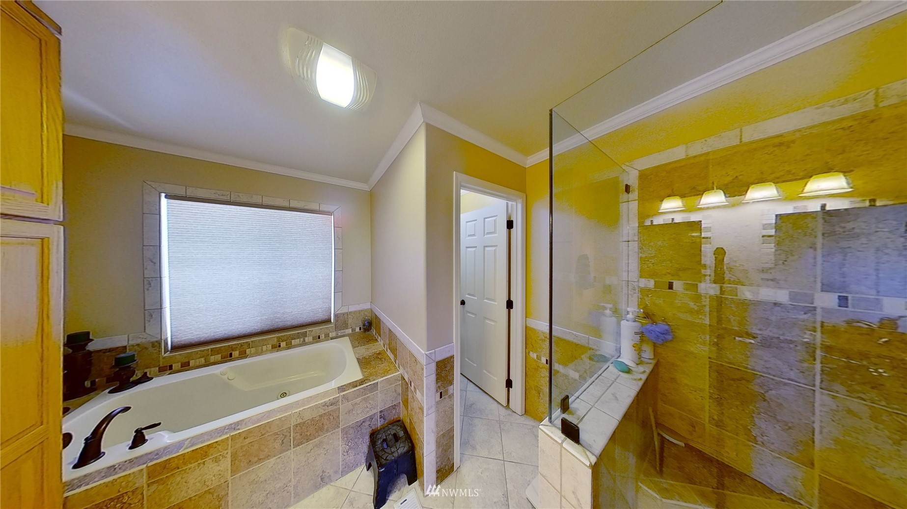 2855 Rock Island Road East Wenatchee, WA 98802 - Photo 15 of 30 a bathroom with a tub sink and shower