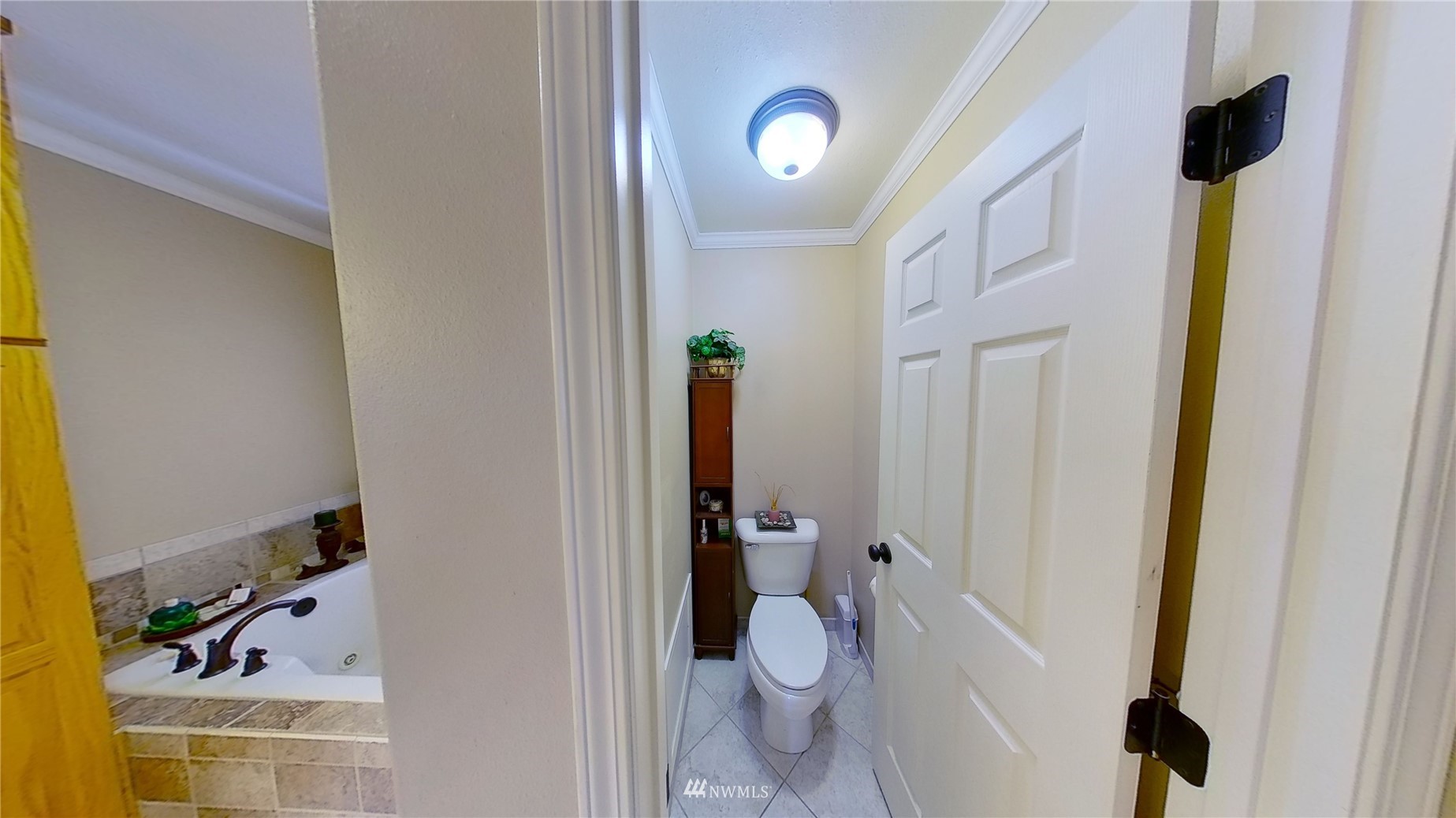 2855 Rock Island Road East Wenatchee, WA 98802 - Photo 16 of 30 a bathroom with a toilet and a sink