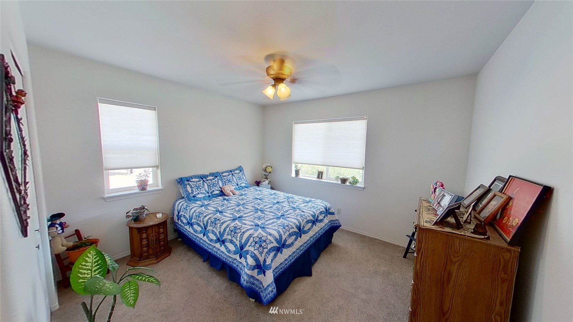 2855 Rock Island Road East Wenatchee, WA 98802 - Photo 20 of 30 a bedroom with a bed and a chandelier