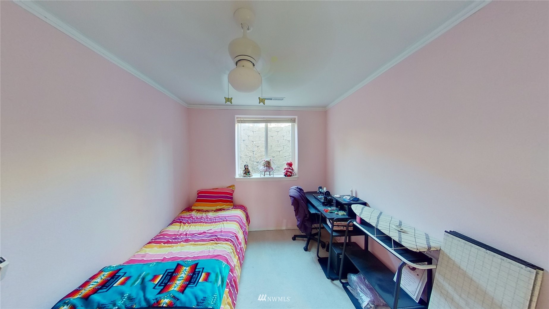 2855 Rock Island Road East Wenatchee, WA 98802 - Photo 21 of 30 a room with musical instruments