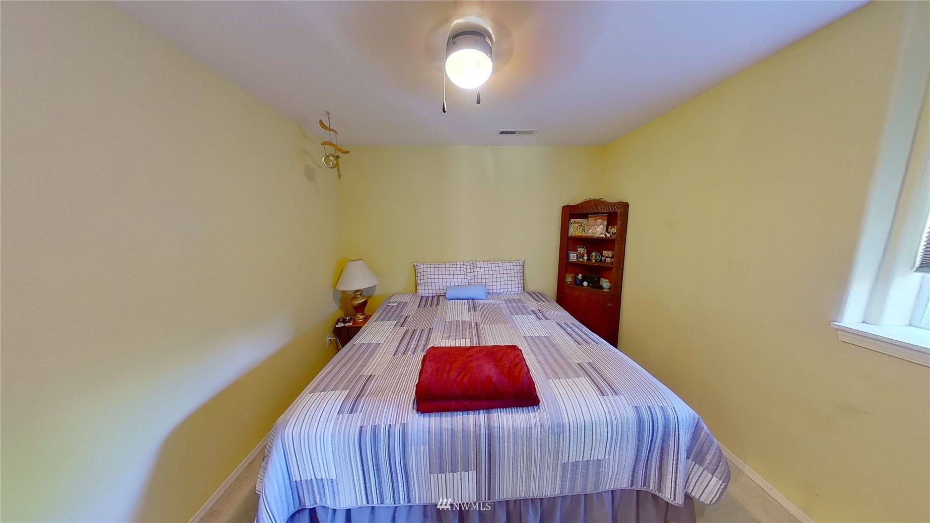 2855 Rock Island Road East Wenatchee, WA 98802 - Photo 23 of 30 a bedroom with a bed and a window