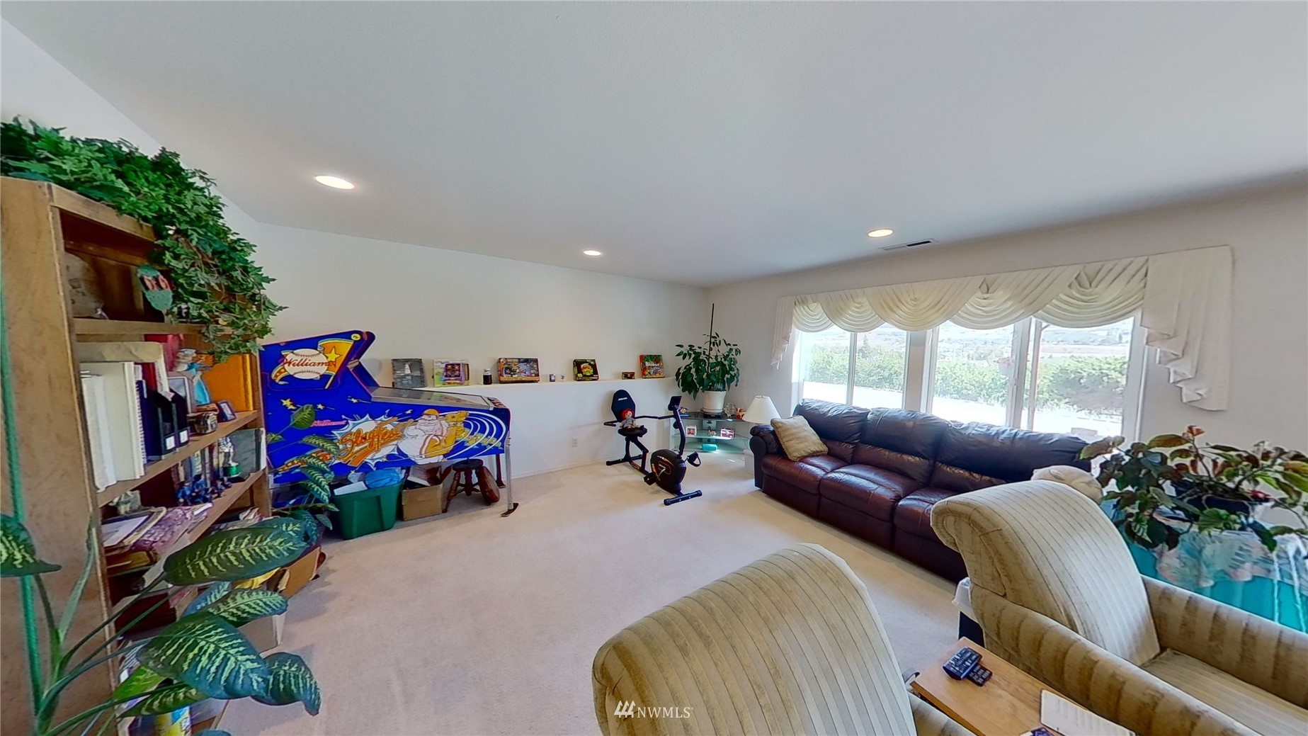 2855 Rock Island Road East Wenatchee, WA 98802 - Photo 24 of 30 a bedroom with furniture and a bed