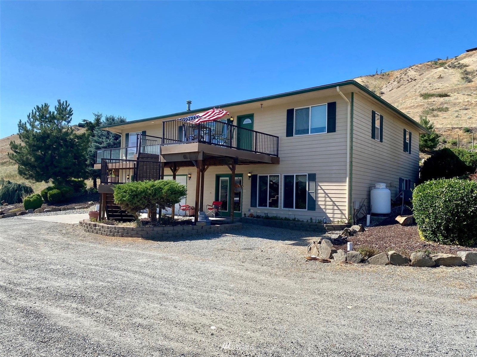 2855 Rock Island Road East Wenatchee, WA 98802 - Photo 3 of 30 a view of a house with a patio