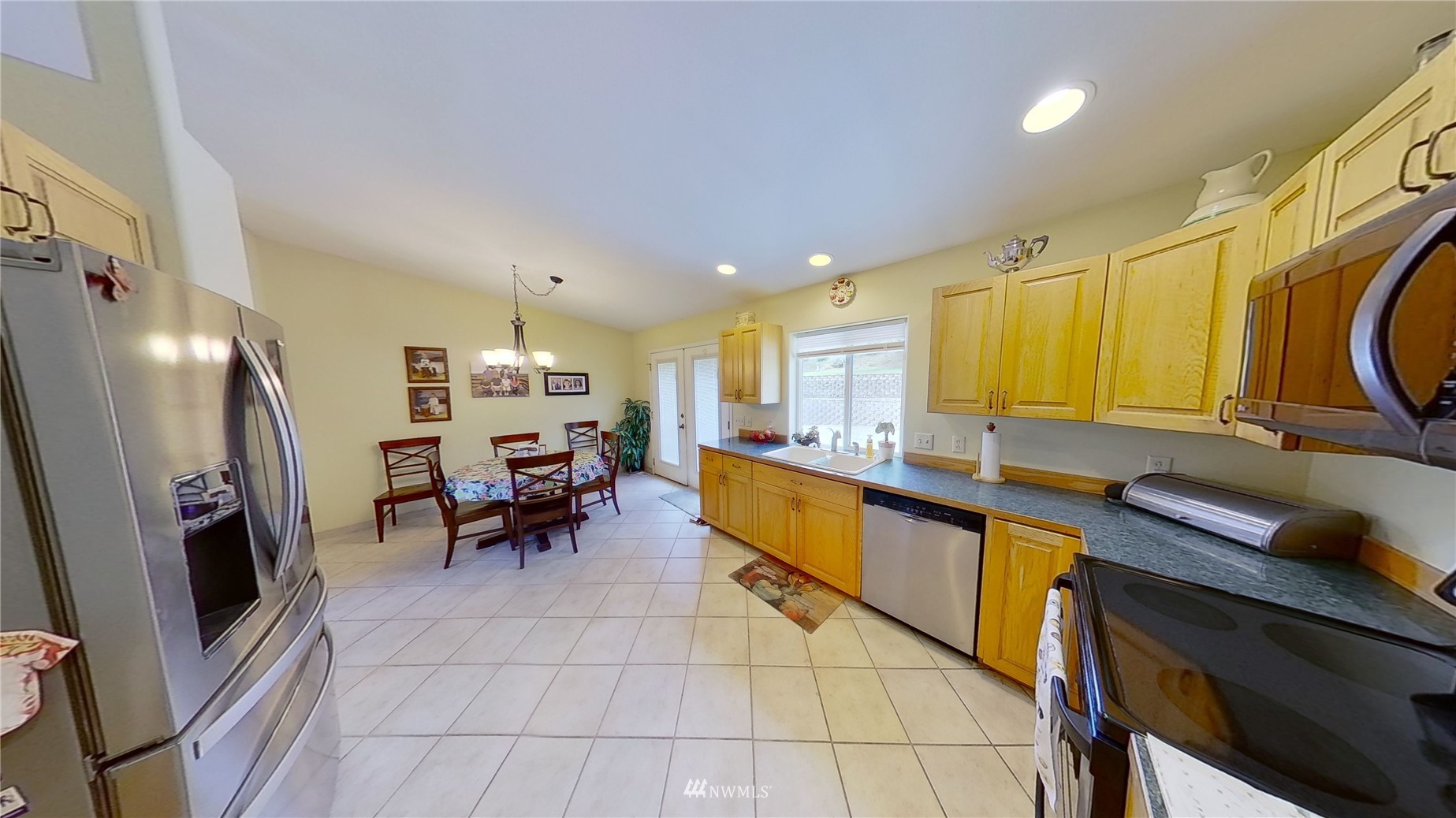 2855 Rock Island Road East Wenatchee, WA 98802 - Photo 5 of 30 a large kitchen with a large counter top furniture and a kitchen view