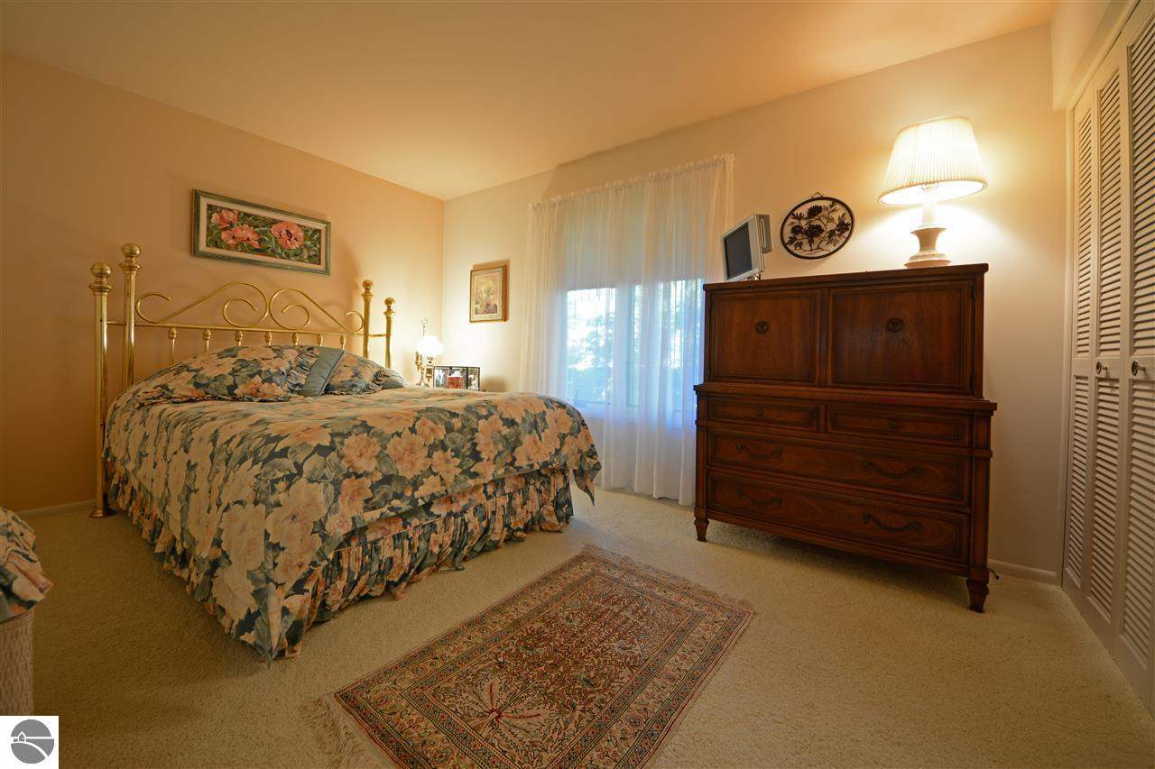 610 Bloomfield Road Traverse City, MI 49686 - Photo 22 of 56 1797226-21.JPG