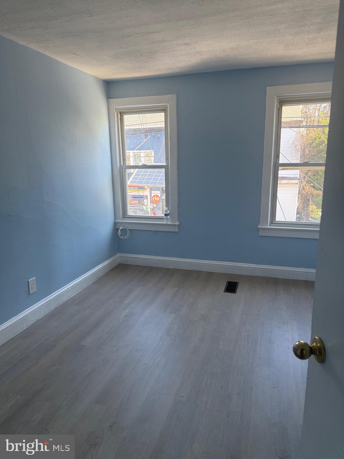 203 Genesee Street, Unit 2 Trenton, NJ 08611 - Photo 3 of 5 an empty room with a window