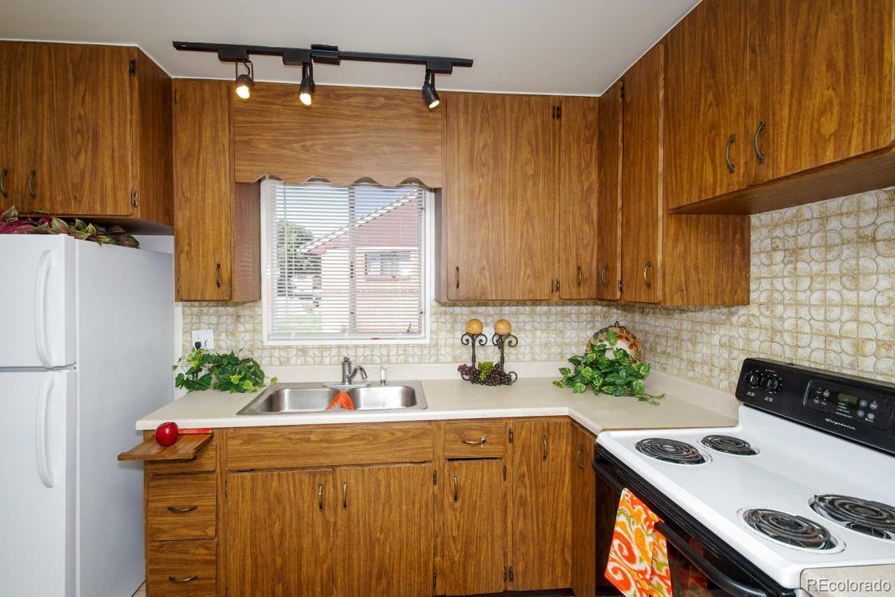 6940 Ruth Way Denver, CO 80221 - Photo 8 of 26 Gallery Image 8