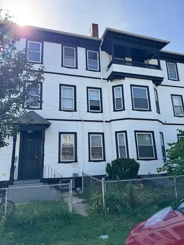 $1,975 | 436 Pawtucket Avenue, Unit 3, Pawtucket, RI 02860