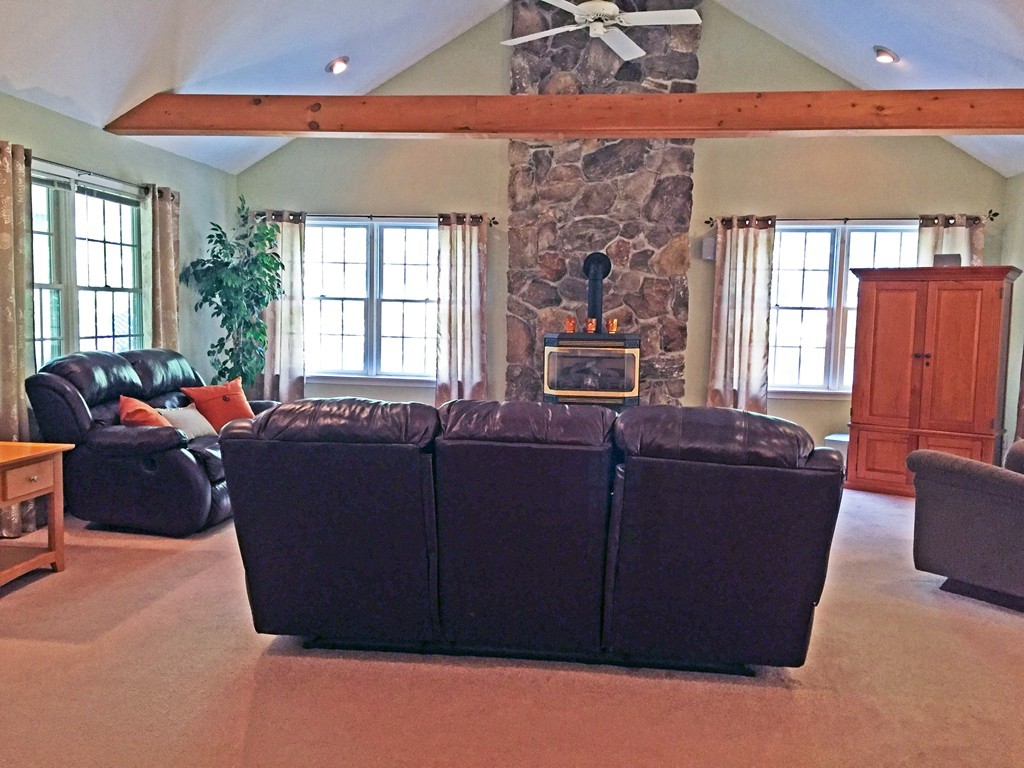 26 Old Farm Road Douglas, MA 01516 - Photo 8 of 30 Gallery Image 8