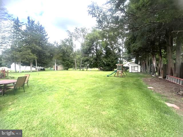 15 Robin Road Southampton, PA 18966 - Photo 20 of 22 Spacious green oasis for outdoor fun.