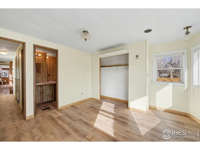 a view interior of a house and an empty room