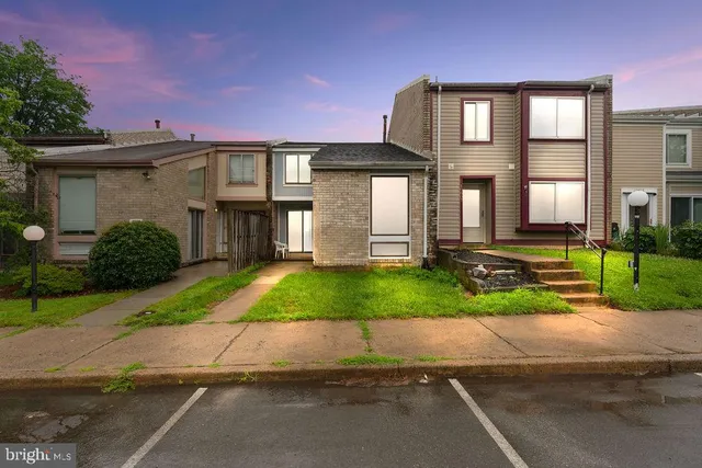 $366,900 | 10805 Violet Court, Manassas, VA 20109