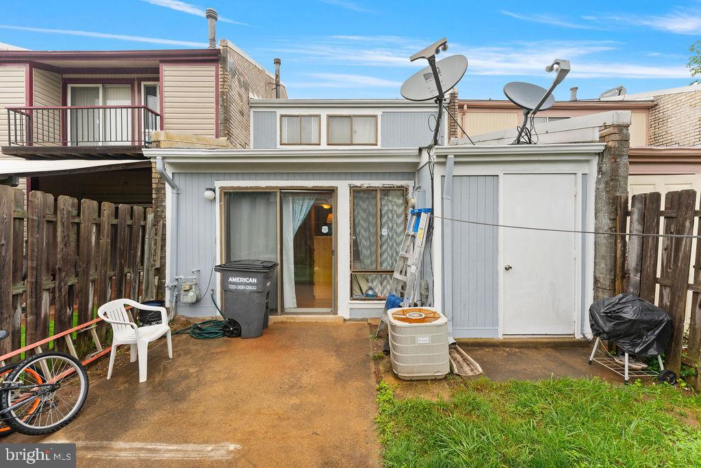 10805 Violet Court Manassas, VA 20109 - Photo 24 of 33 a view of a patio with a table and chairs