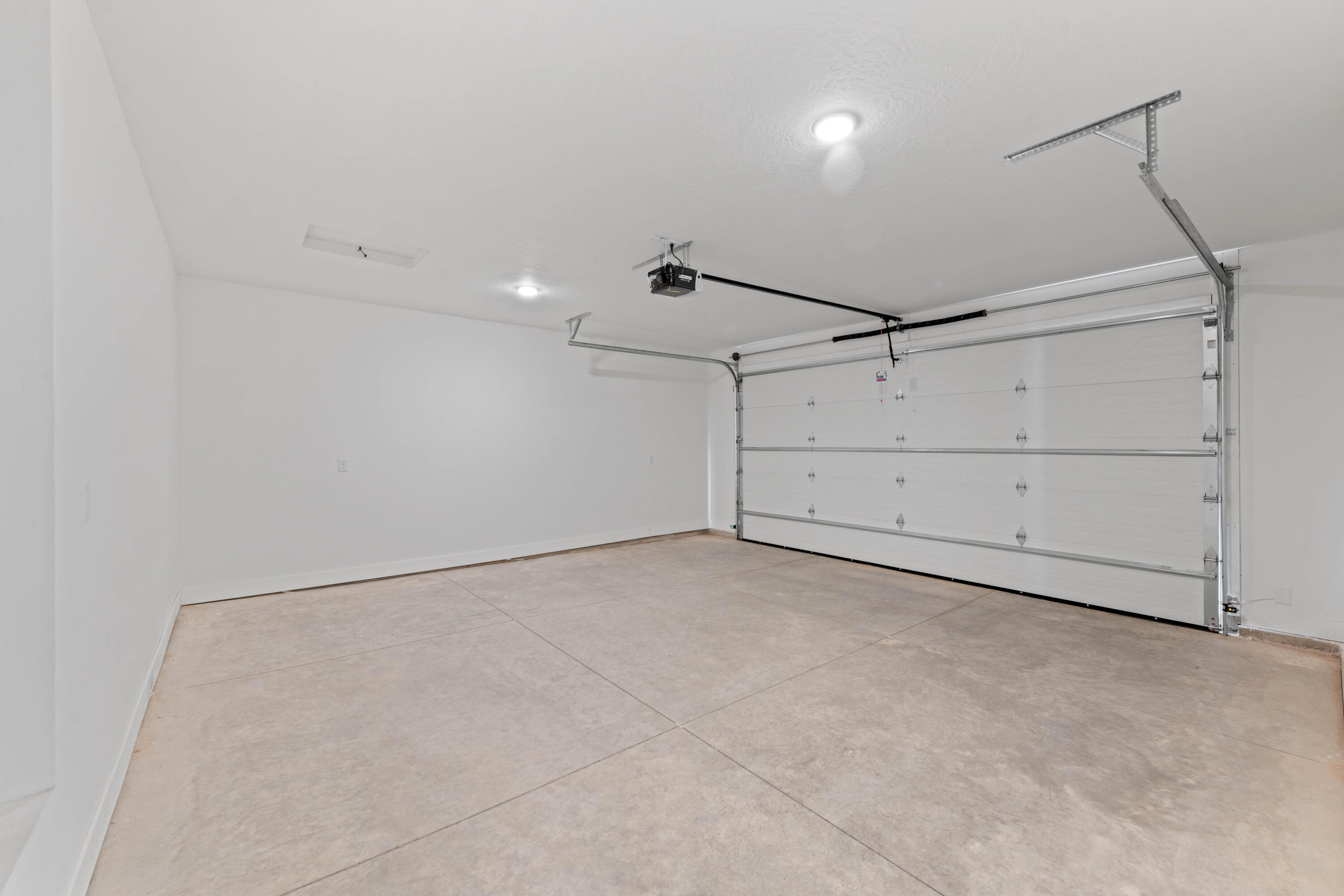 336 West Rosie Loop, Unit LOT 45W Cedar City, UT 84721 - Photo 11 of 30 Garage