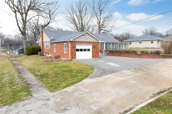 $304,900 | 301 North 5th Street, Savannah, MO 64485