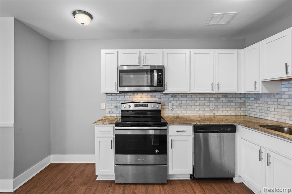 4403 Crooks Road Royal Oak, MI 48073 - Photo 6 of 11