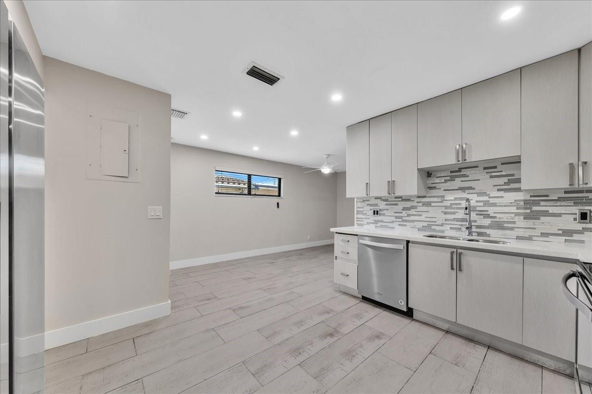 1004 Johnson Street Hollywood, FL 33019 - Photo 12 of 48 Photo 12