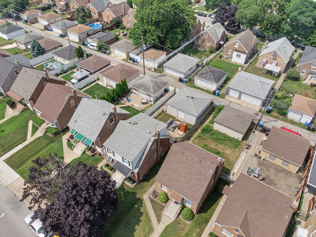 11022 South State Line Road Chicago, IL 60617 - Photo 4 of 32