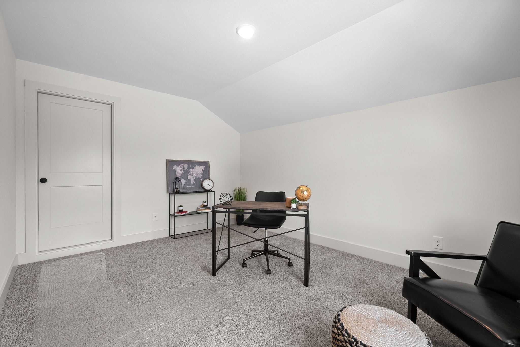 185 Dewberry Road Clarksville, TN 37042 - Photo 42 of 75 a work room with furniture and a window