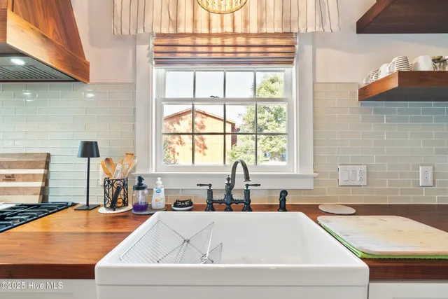 $469,000 | 204 Lakeshore Drive, Lake Waccamaw, NC 28450