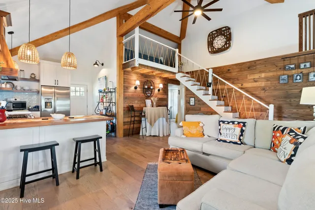 $469,000 | 204 Lakeshore Drive, Lake Waccamaw, NC 28450