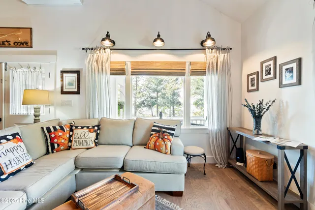 $469,000 | 204 Lakeshore Drive, Lake Waccamaw, NC 28450